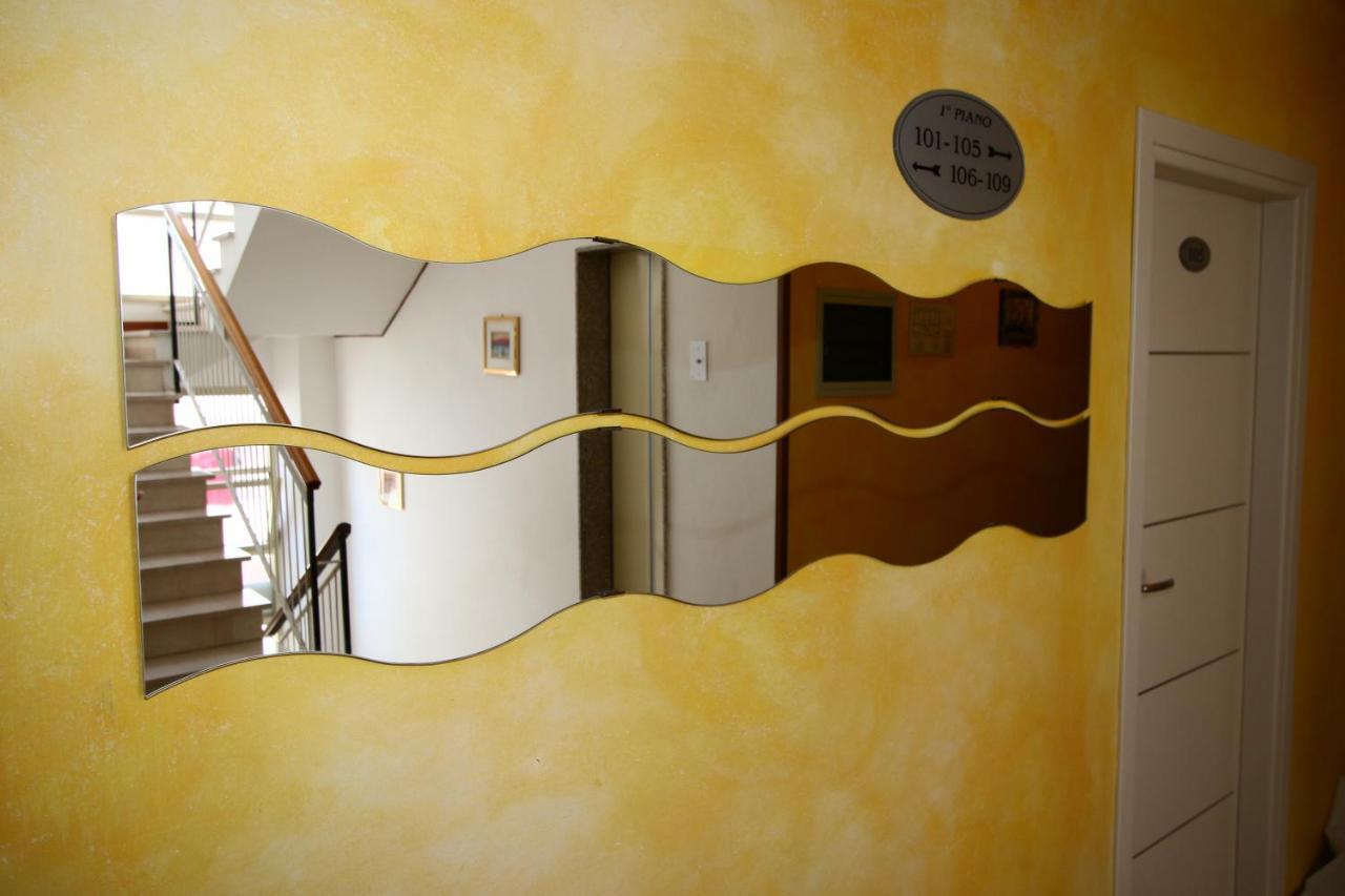 Hotel Arena Rimini Kültér fotó