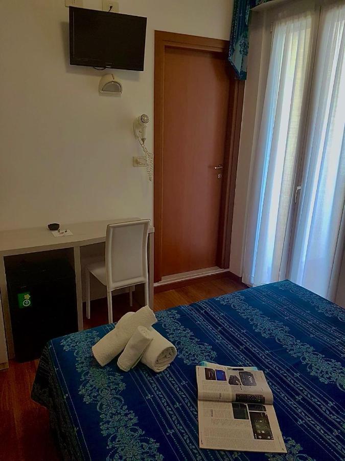 Hotel Arena Rimini Kültér fotó