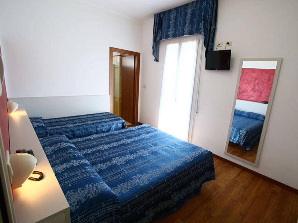Hotel Arena Rimini Kültér fotó