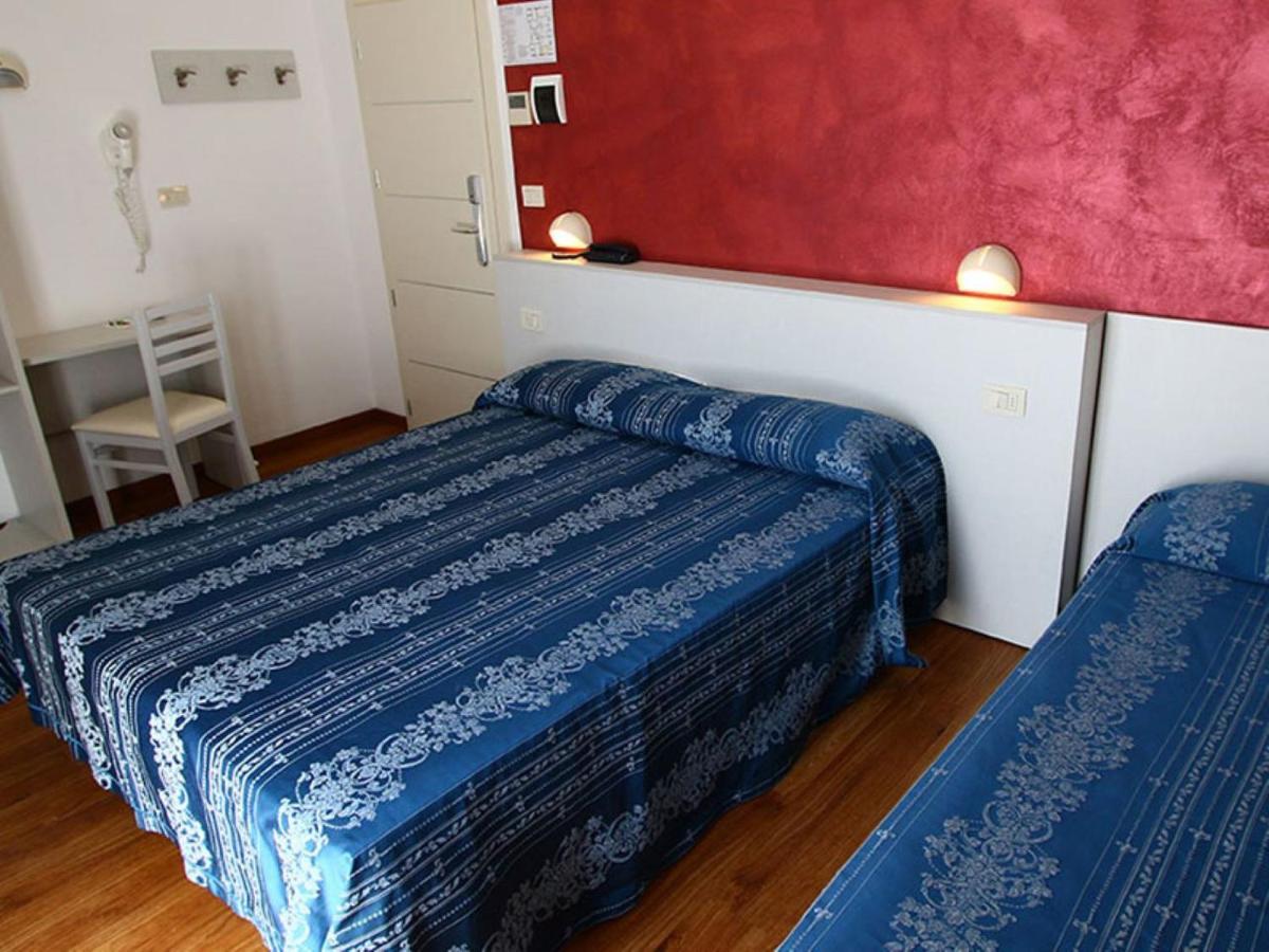 Hotel Arena Rimini Kültér fotó
