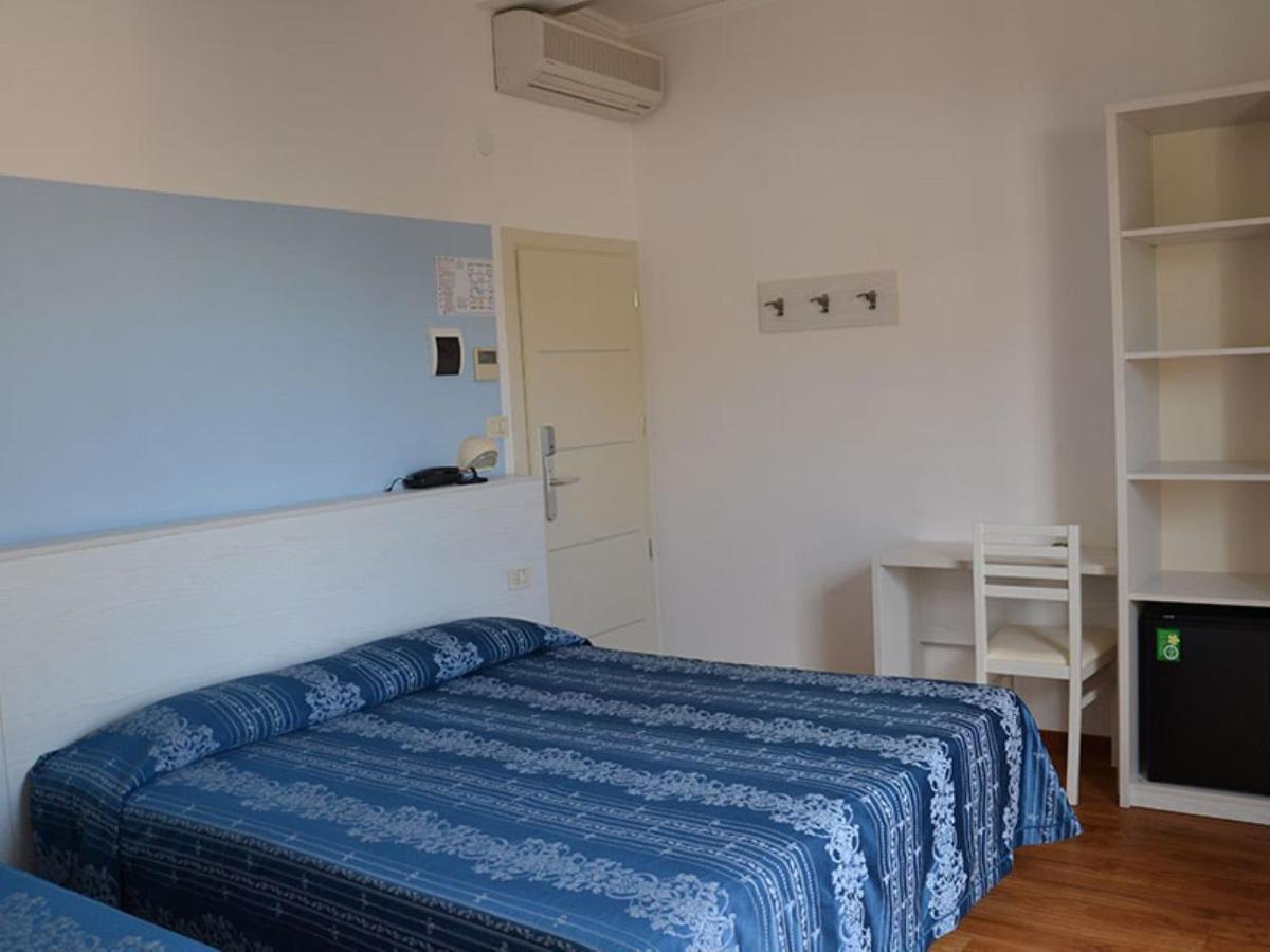 Hotel Arena Rimini Kültér fotó