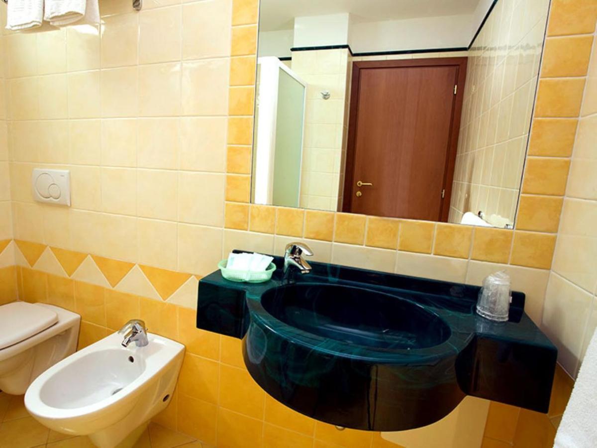 Hotel Arena Rimini Kültér fotó