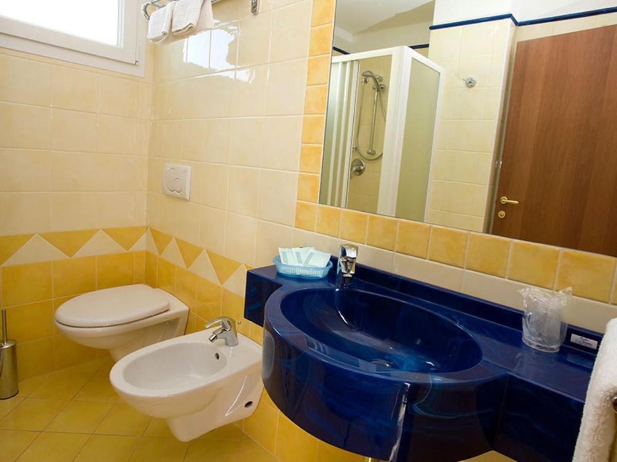 Hotel Arena Rimini Kültér fotó