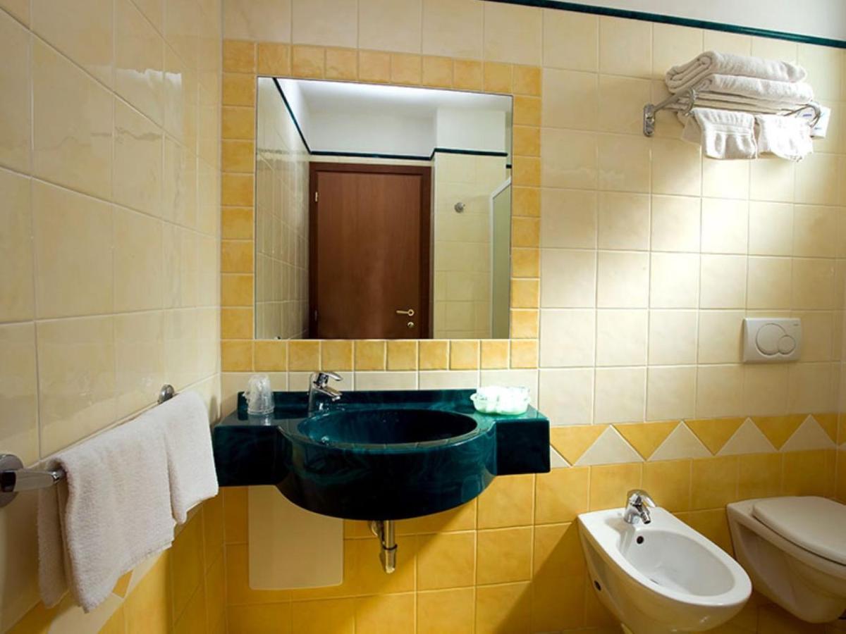 Hotel Arena Rimini Kültér fotó