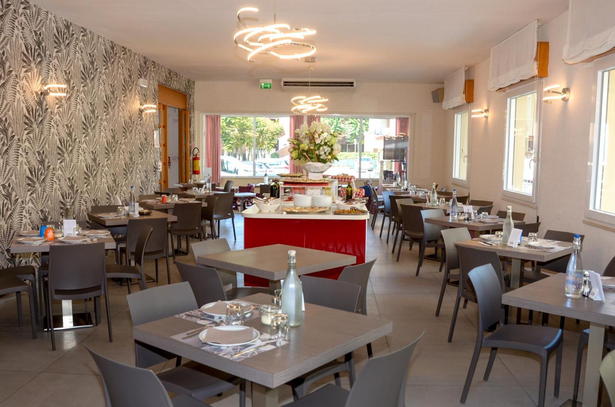 Hotel Arena Rimini Kültér fotó