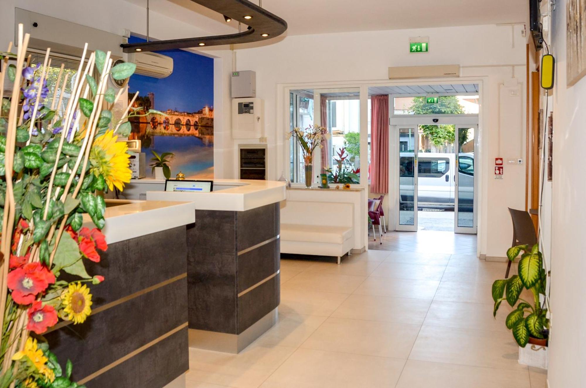 Hotel Arena Rimini Kültér fotó